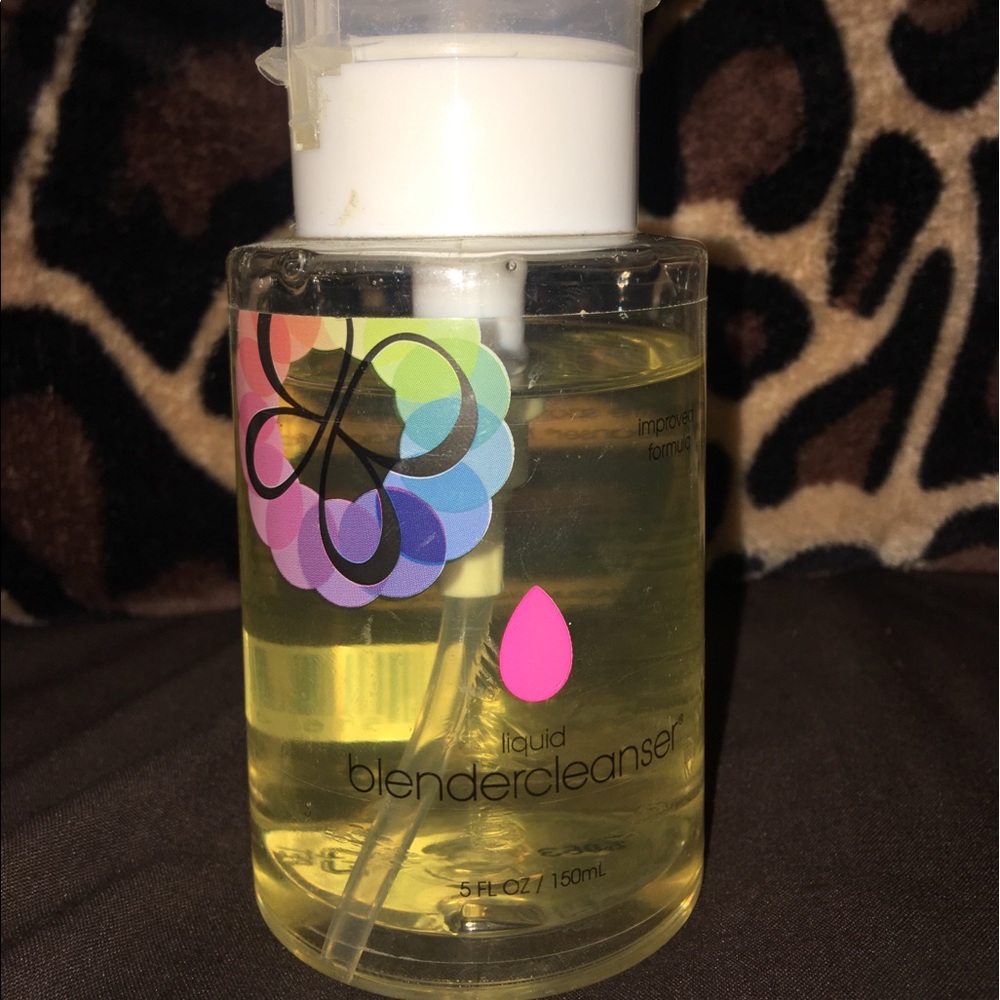 Liquid blender cleanser