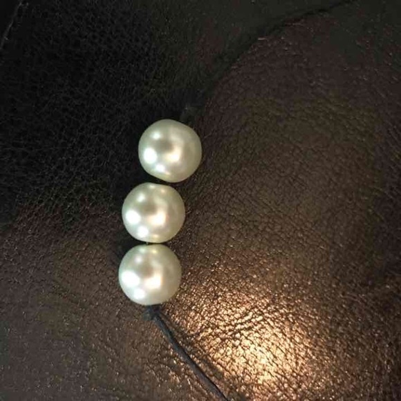 TRENDING! ✨ Leather and 3-Pearl Necklace - Picture 2 of 4