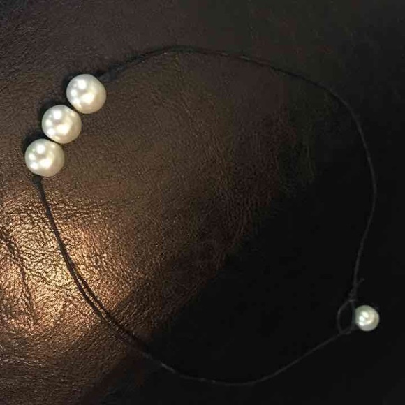 TRENDING! ✨ Leather and 3-Pearl Necklace - Picture 3 of 4
