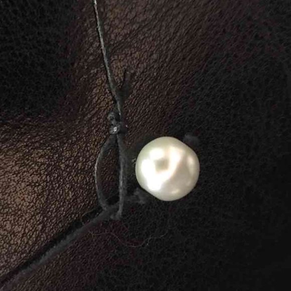 TRENDING! ✨ Leather and 3-Pearl Necklace - Picture 4 of 4