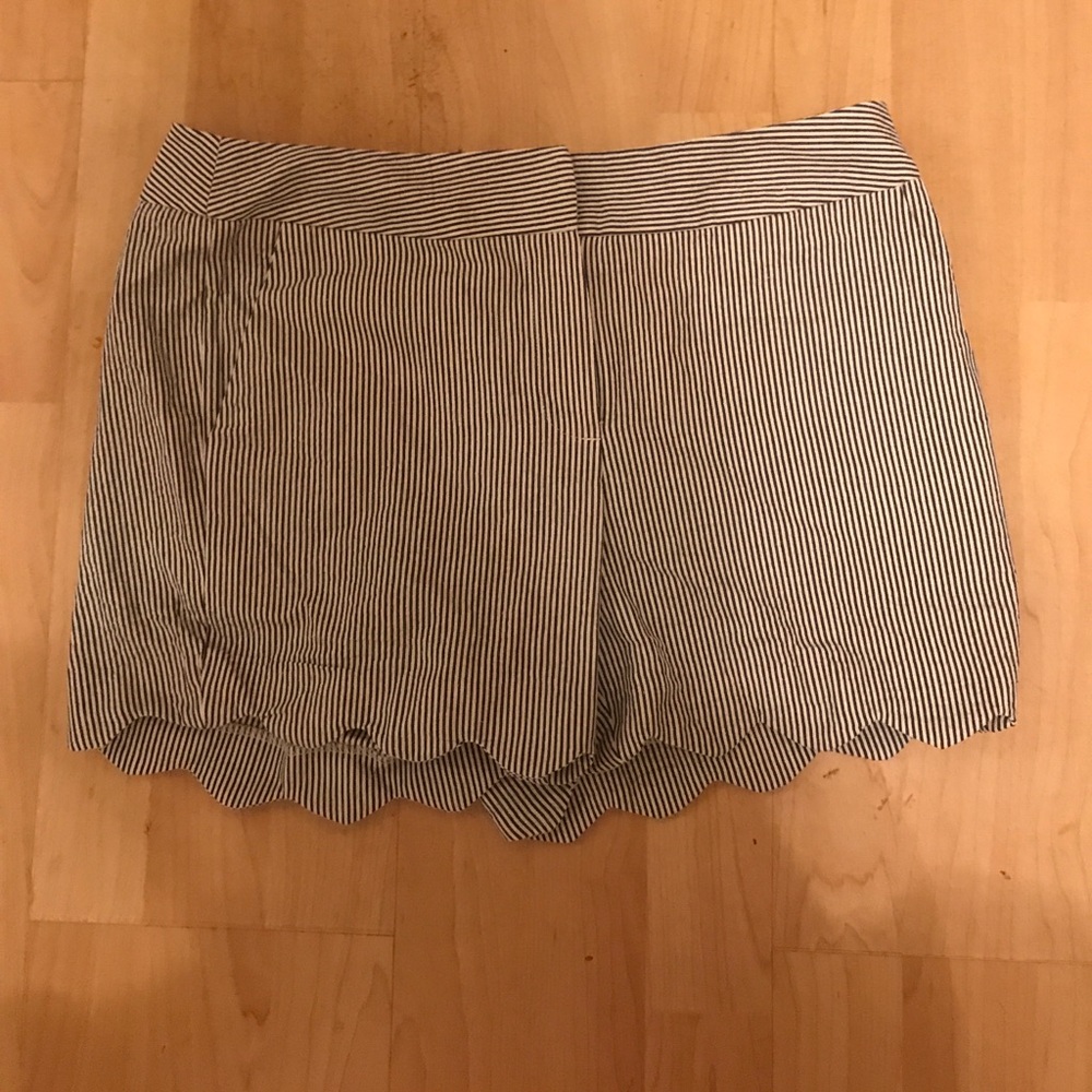Scalloped stripped shorts NWT