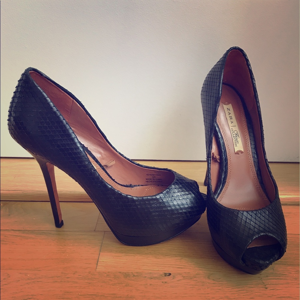 Zara Black Leather Snakeskin Pumps/Heels