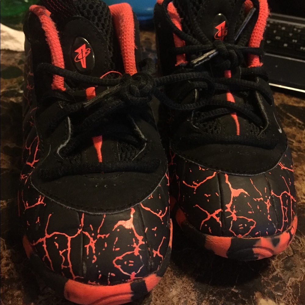10C boys Nike foam posite