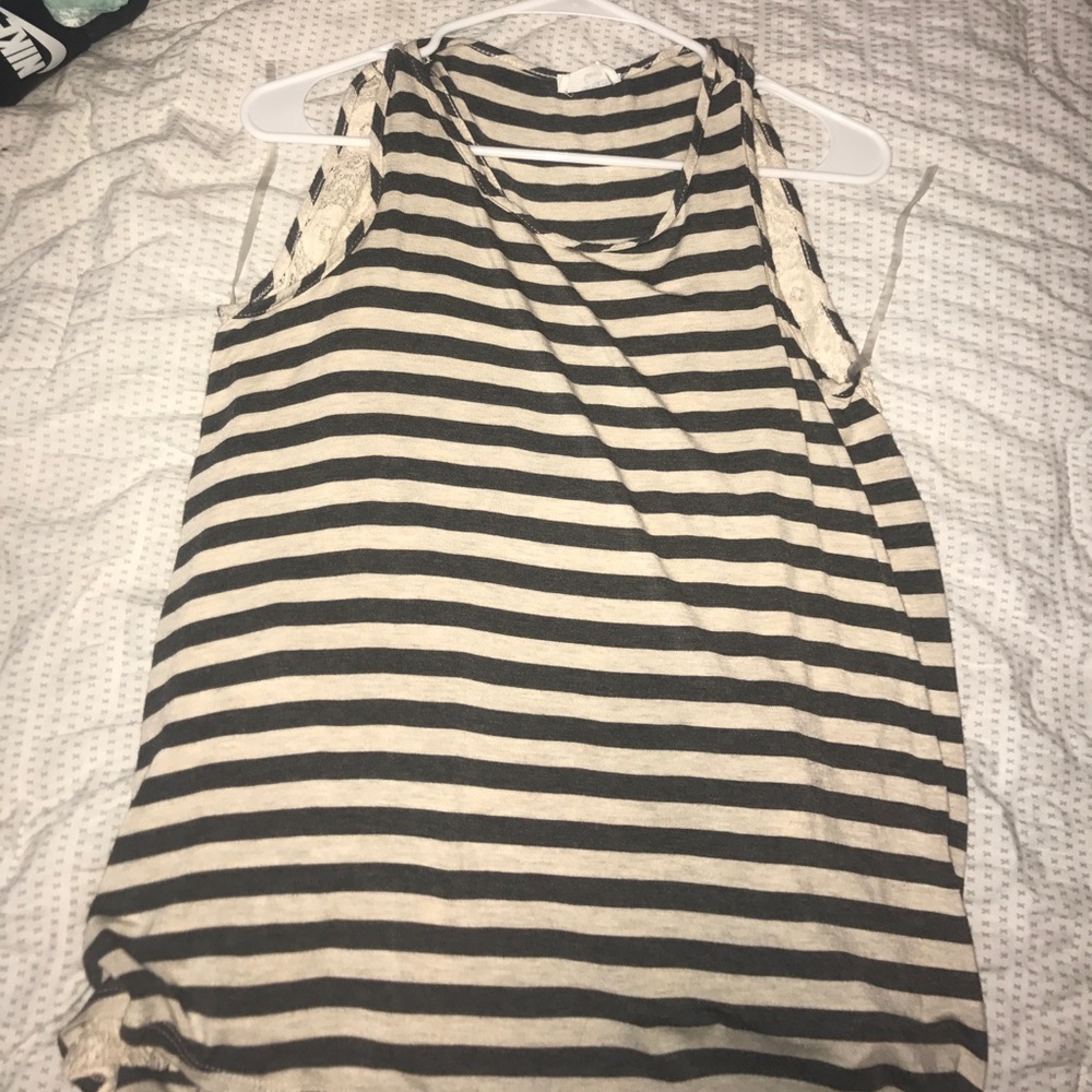Slot open back lace & stripped tank top