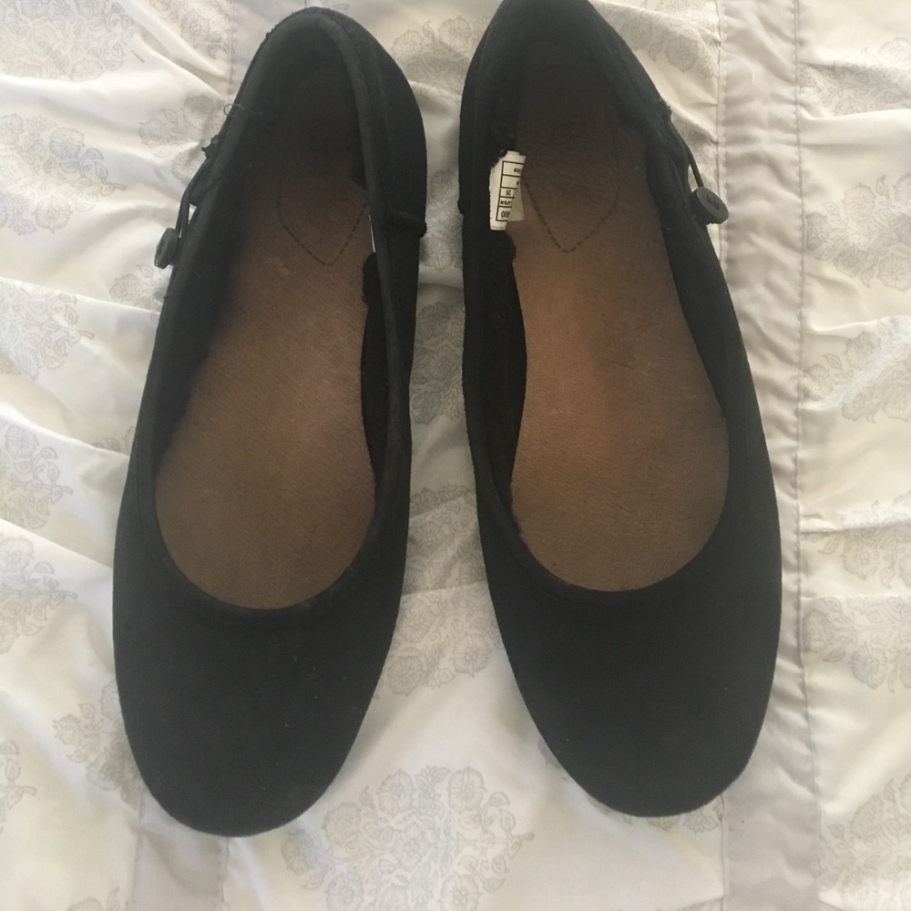 Flat shoes