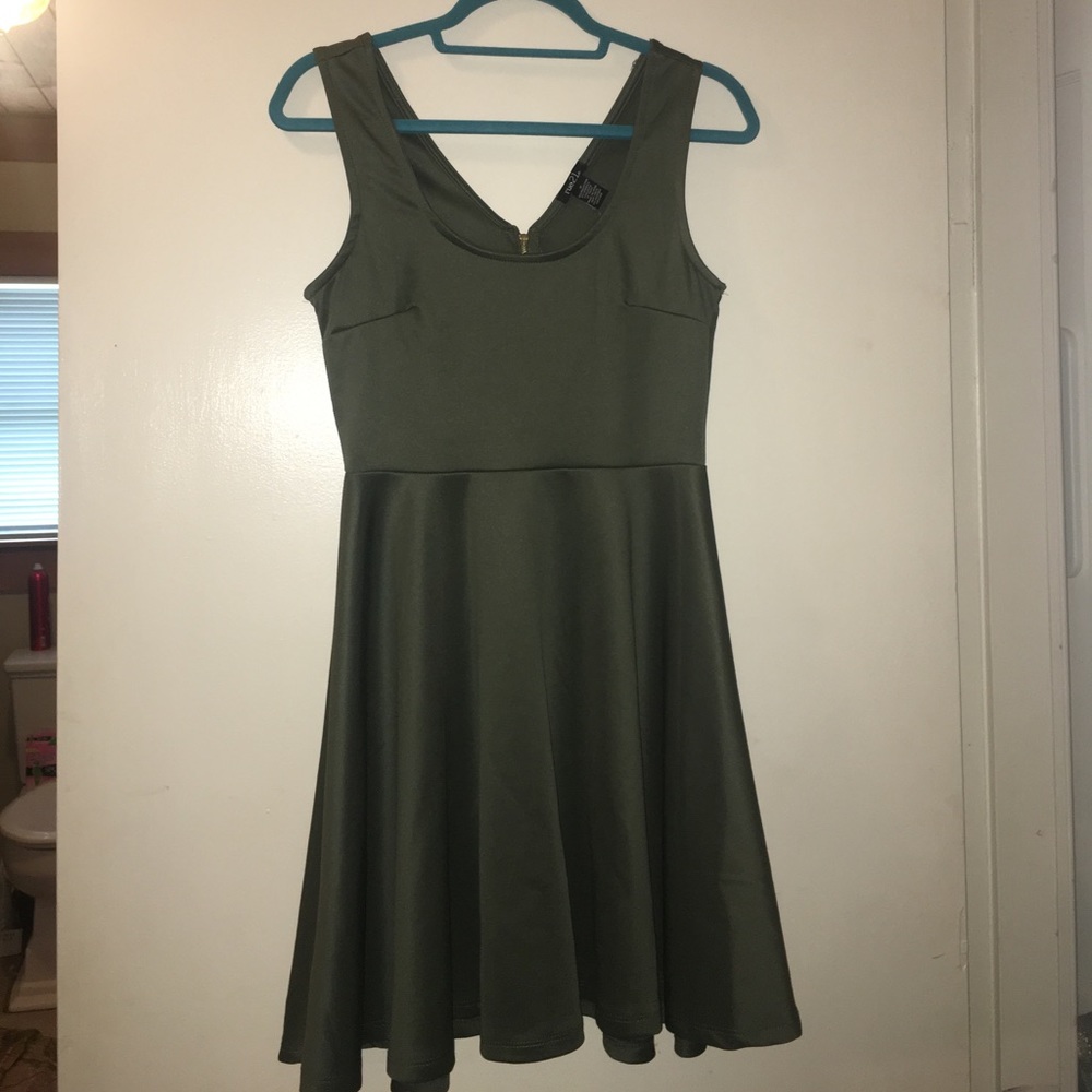Sleeveless dress