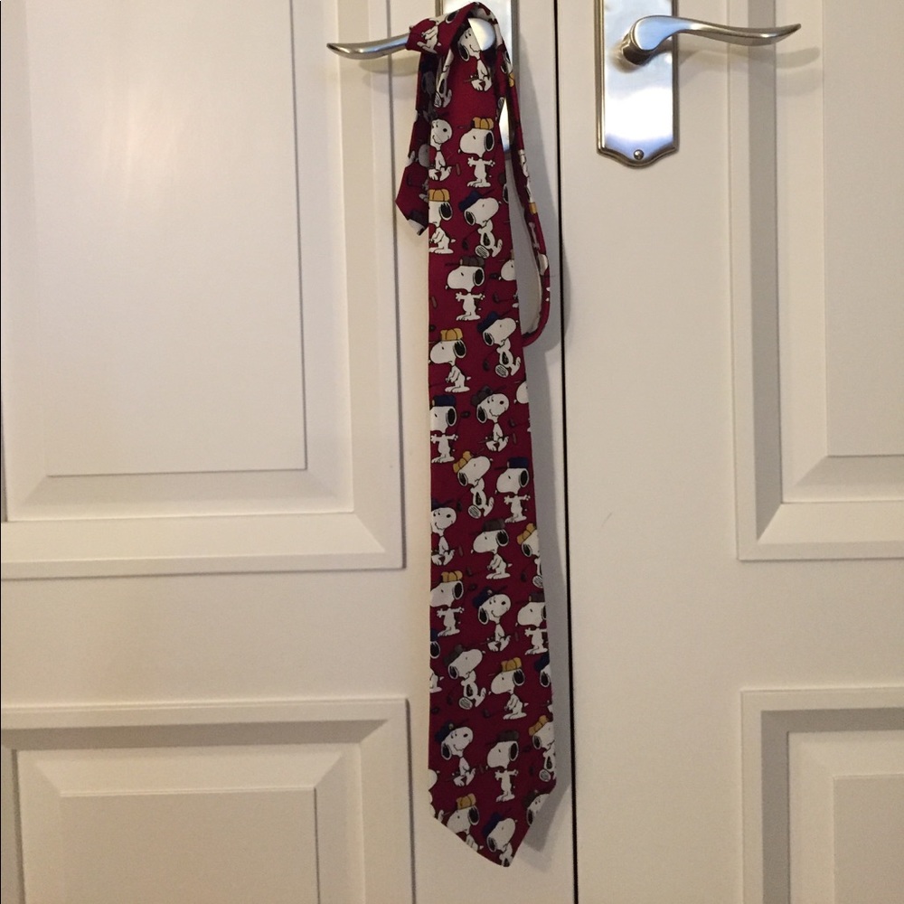 Peanuts tie