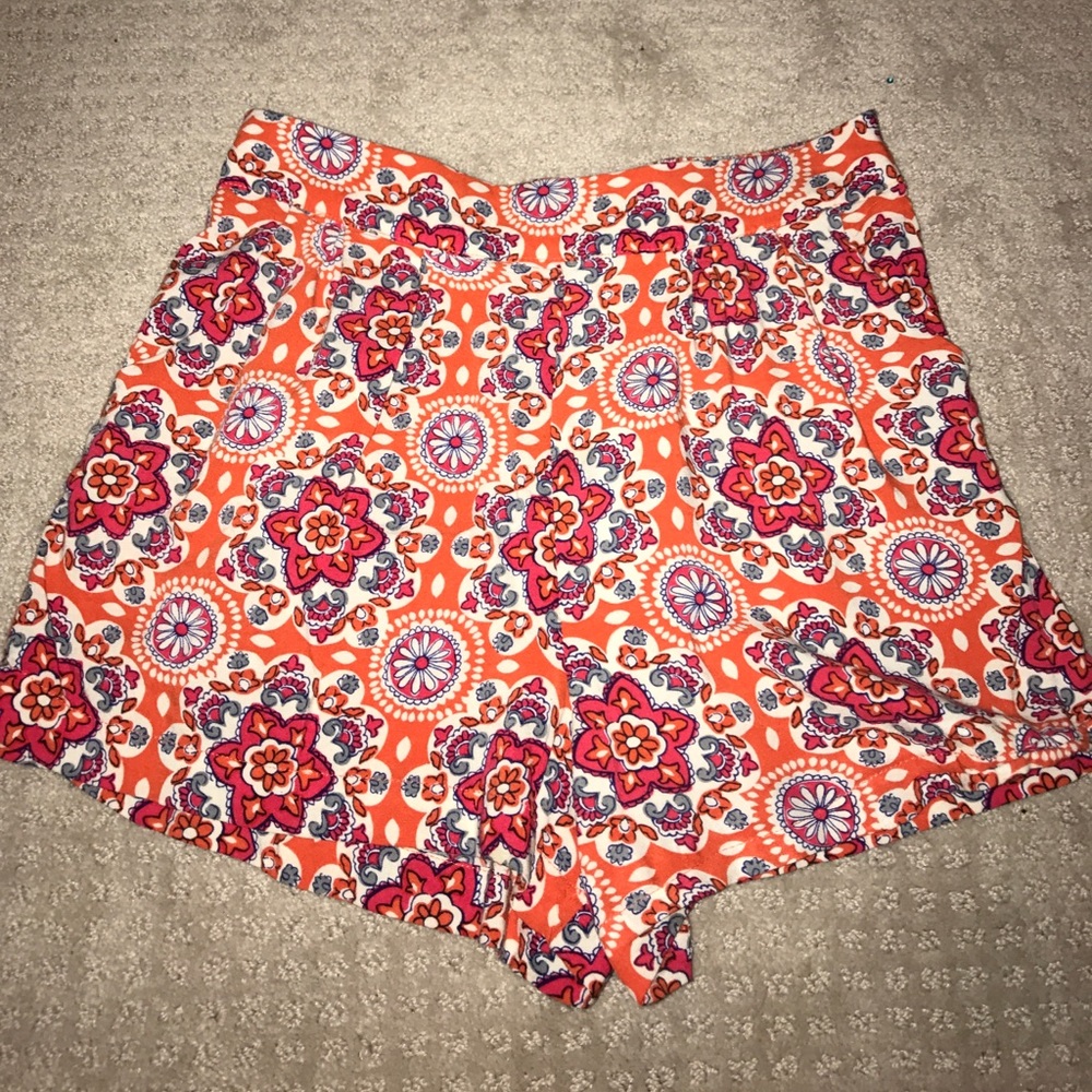 Patterned Shorts with pockets