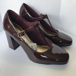 Fioni Patent Chunky Heel Close Toe T-Strap Sz 7.5