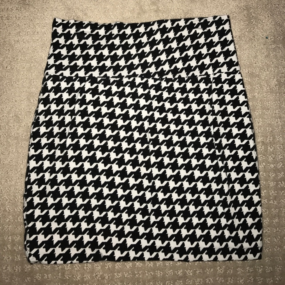 Houndstooth skirt