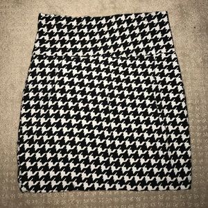 Houndstooth skirt