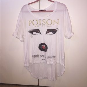 Comfy tee with cool design!