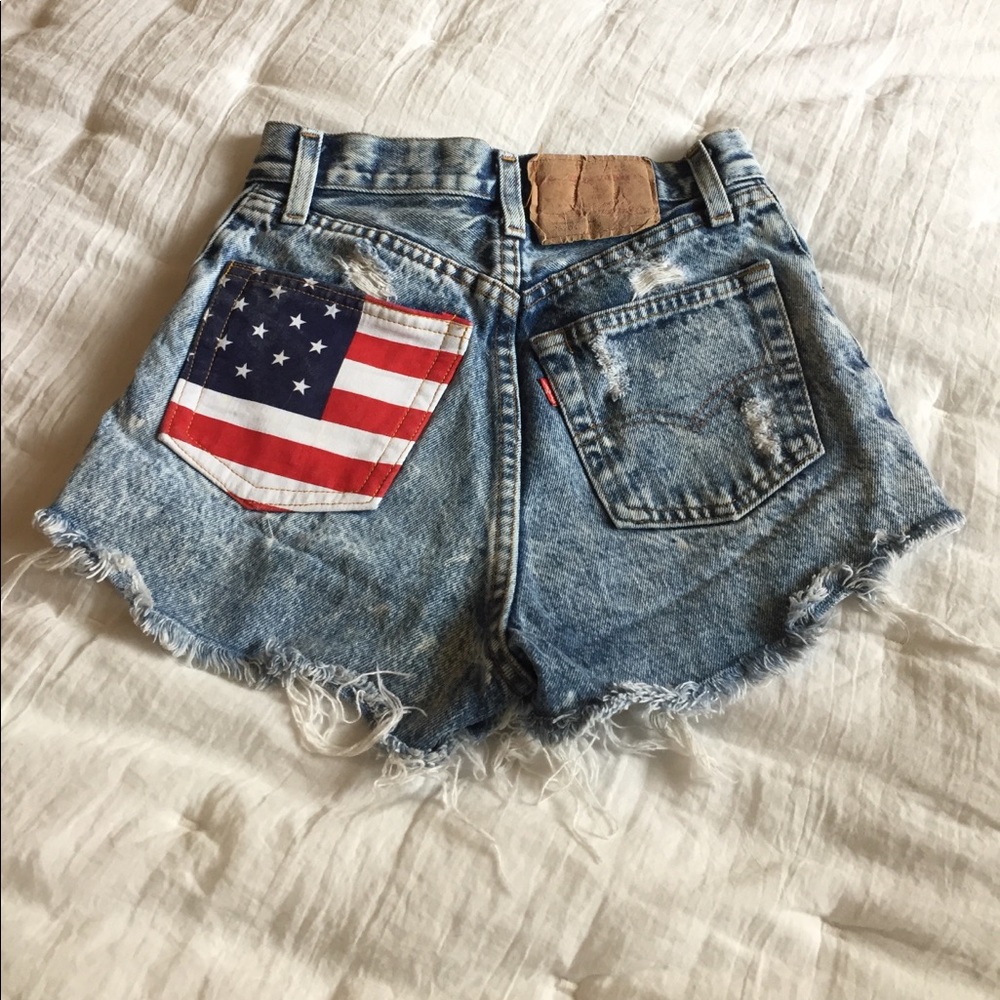 High waisted Levi shorts!