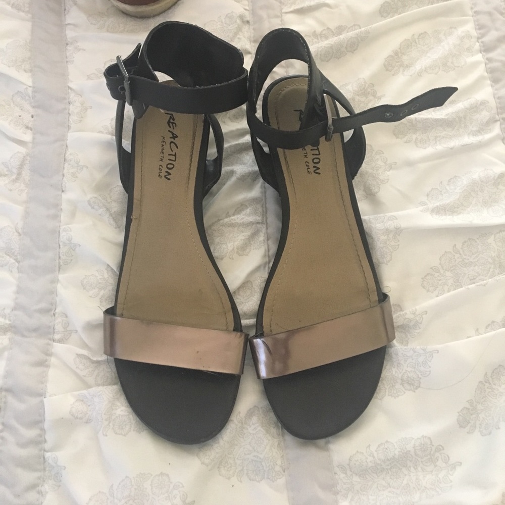 Flat shoes