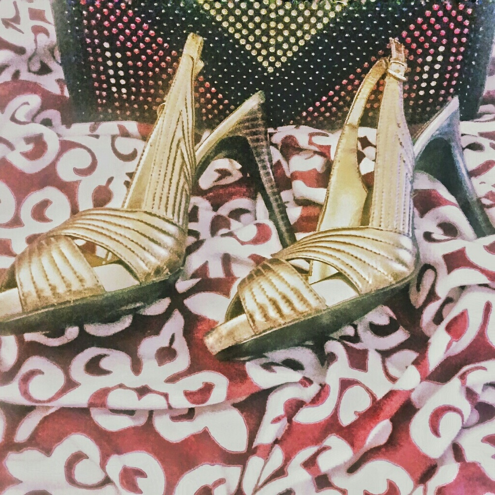 ❌(SOLD💯) 💋 GUESS Jaspyn Gold Genuine Leather Sling-backs
