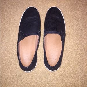 joie slip on sneakers
