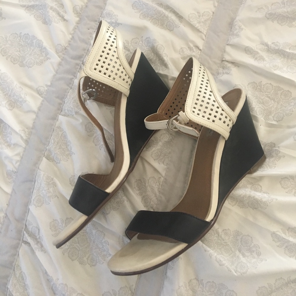 Shoes - Picture 3 of 4