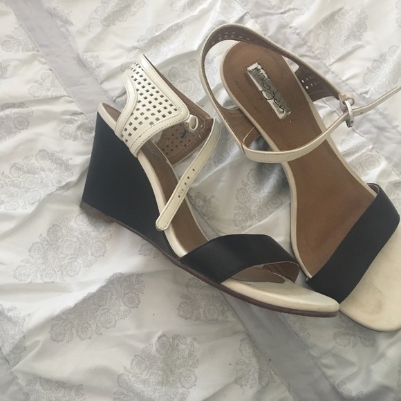 Shoes - Picture 2 of 4