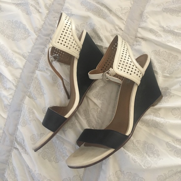 Shoes - Picture 3 of 4