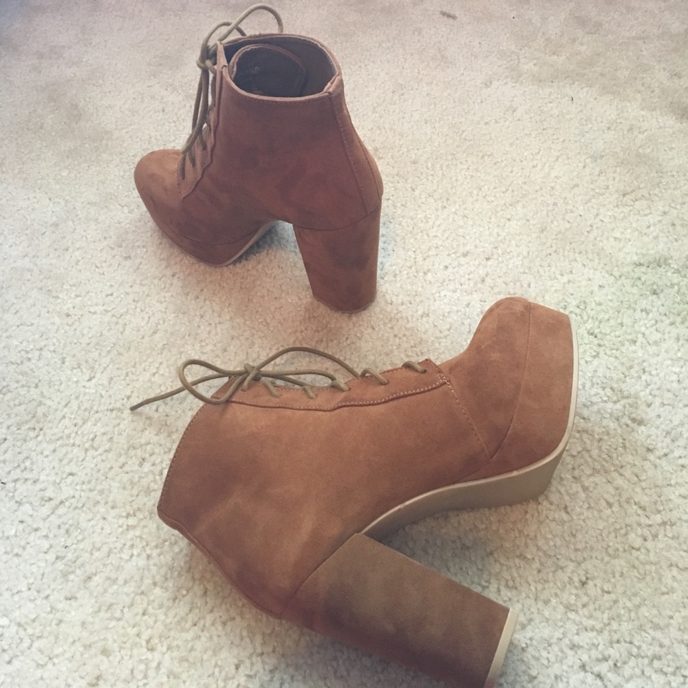 Brown lace up booties - Picture 2 of 5