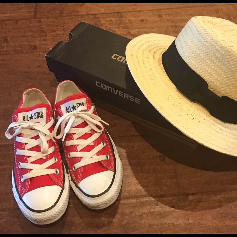 Red Converse Size 6 women's 4 Men's
