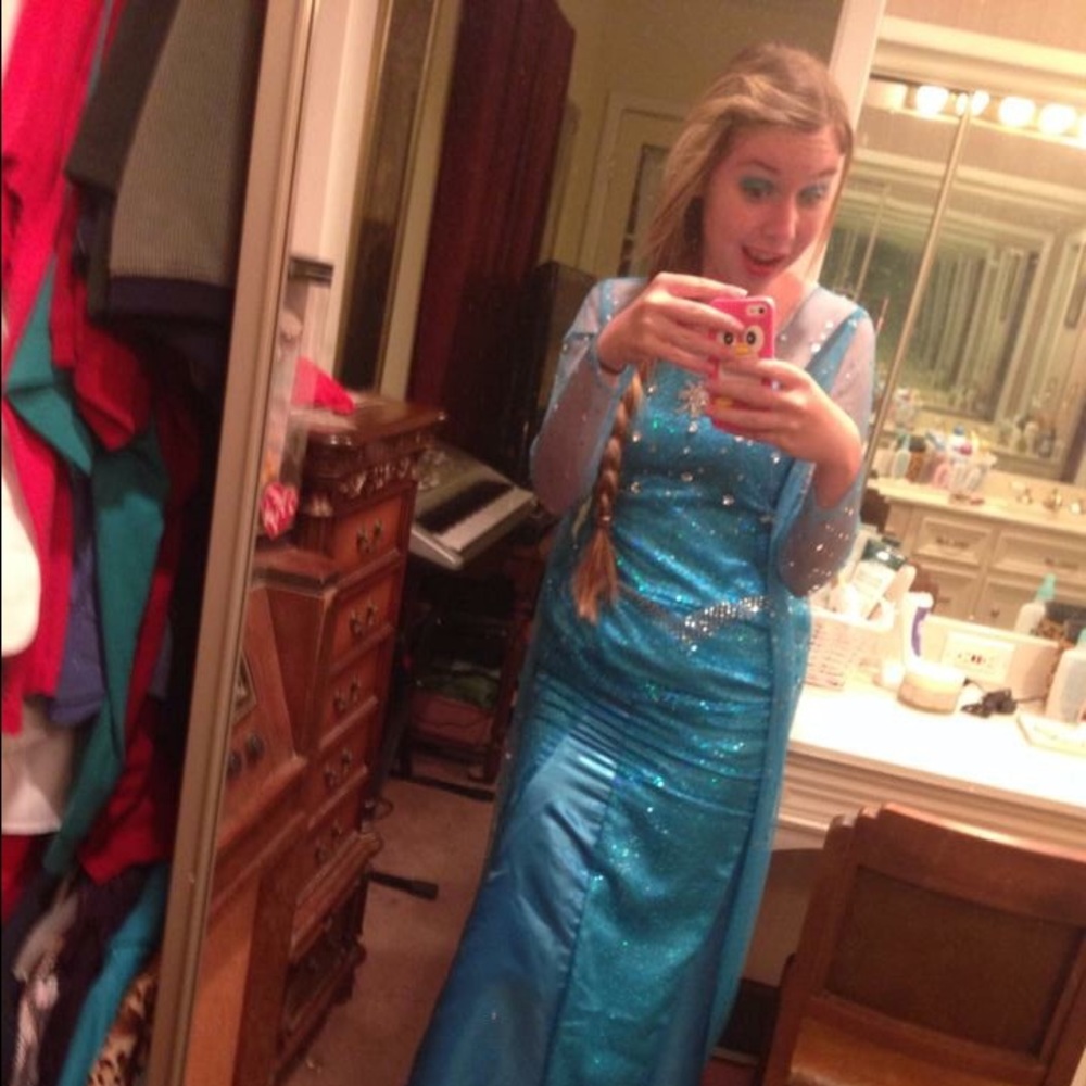 *SOLD* Elsa Cosplay