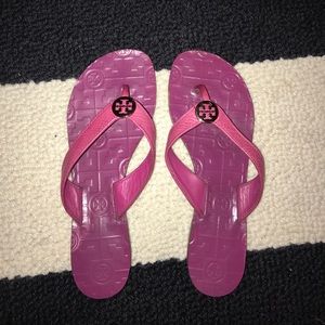 Tory Burch Thora Flat Sandals in Fuchsia