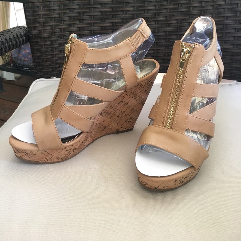 Carlos Santana nude wedges
