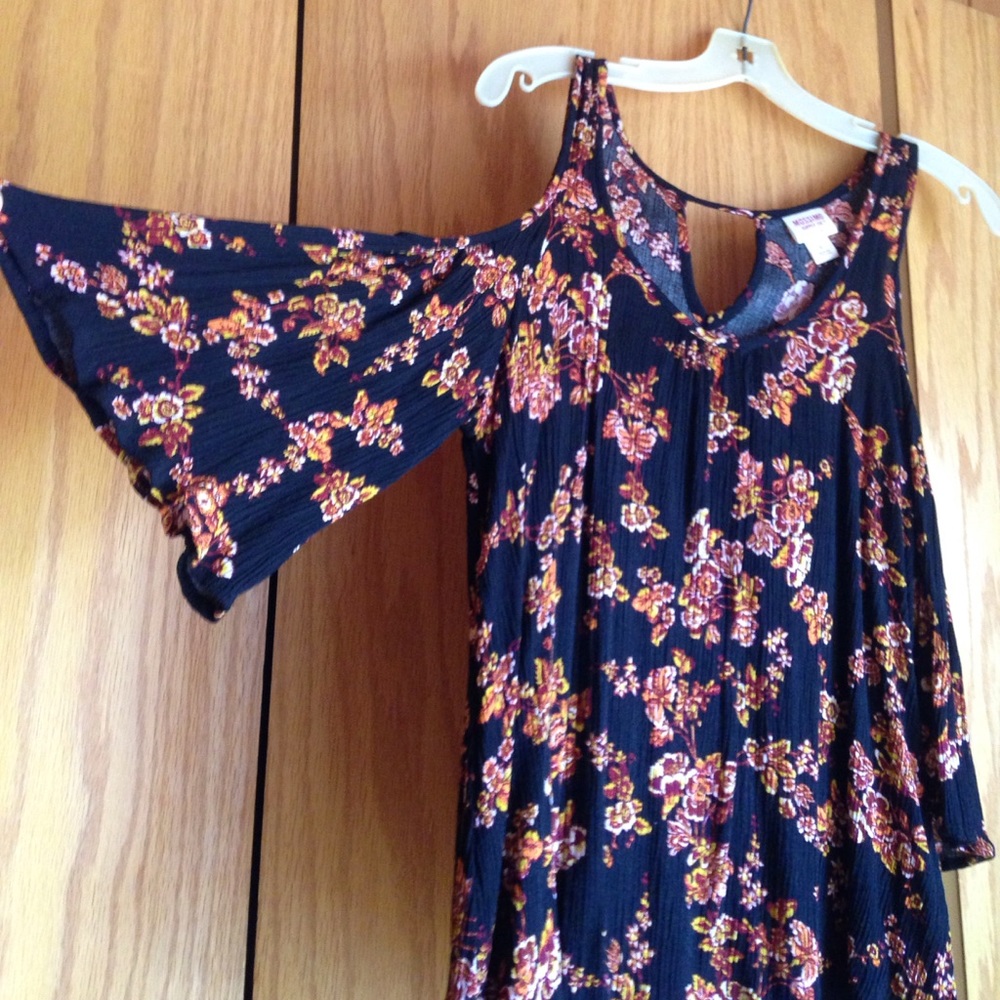 Mossimo Cold Shoulder Top