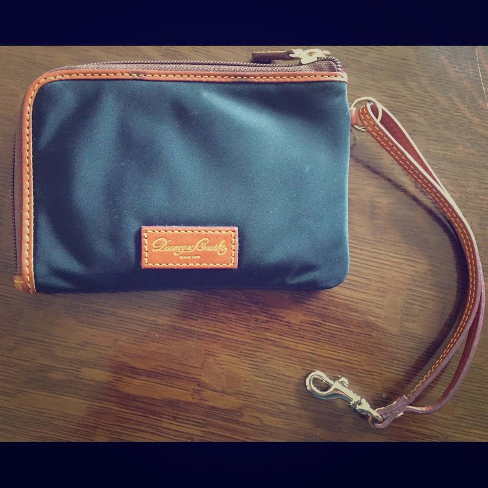 Black clutch wallet purse 👛 + brown wrist strap