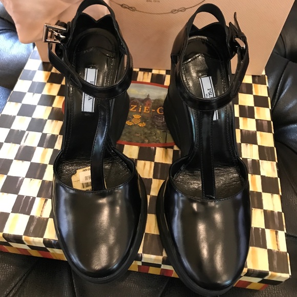🌹PRADA (NWT) HEELS - Picture 3 of 8