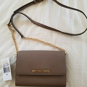 MICHAEL KORS Wallet in Chain Crossbody Bag