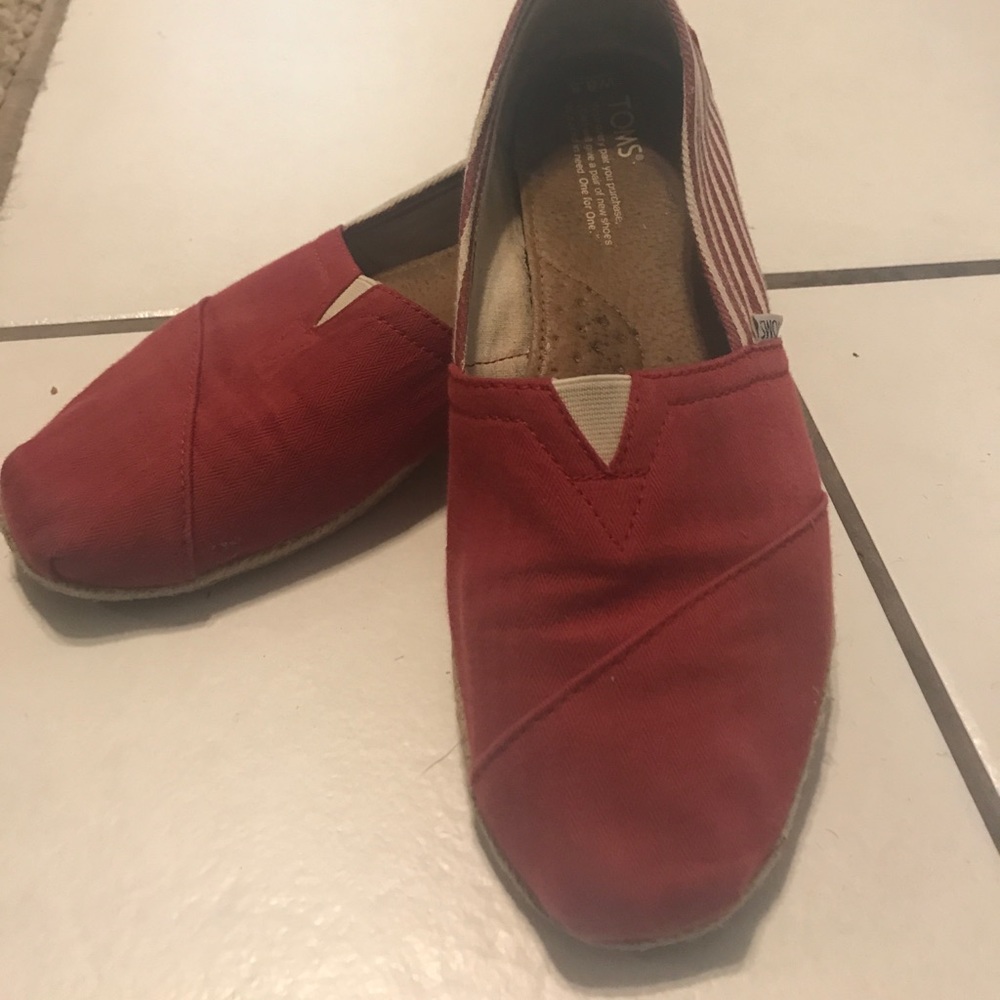 Red and white TOMS Size 8.5