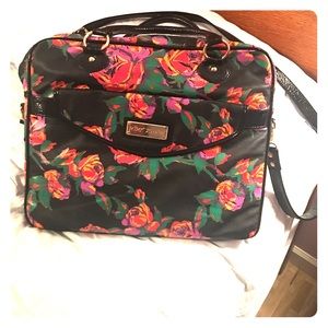 Bestey Johnson laptop case