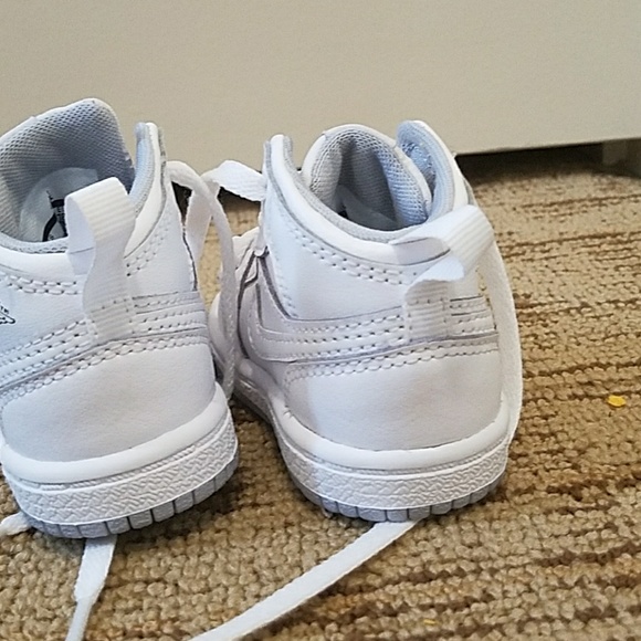 Air jordans - Picture 2 of 3