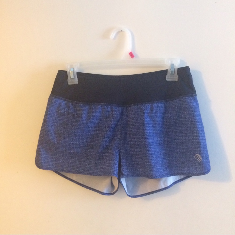 Bundle of two active shorts