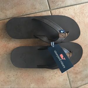 Vineyard vine flip flops