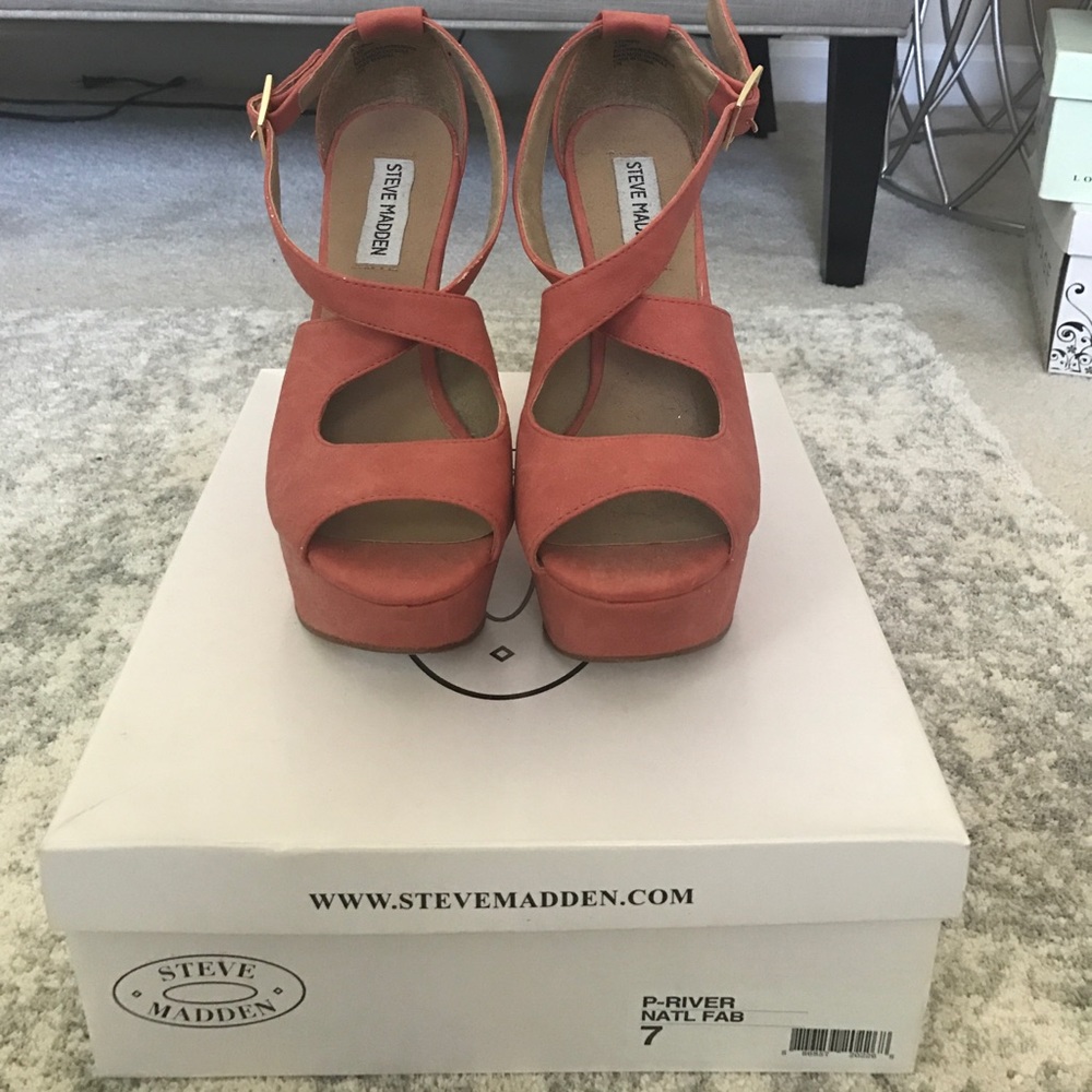 Xternal Steve Madden coral wedges