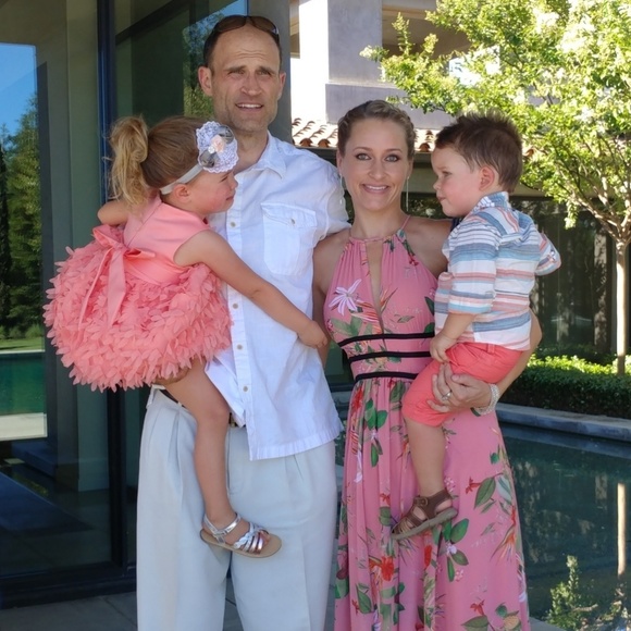 Meet your Posher, Stephanie - Picture 2 of 2