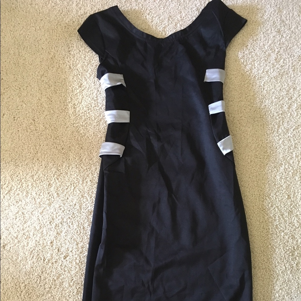 Black scoop neck short sleeve dress