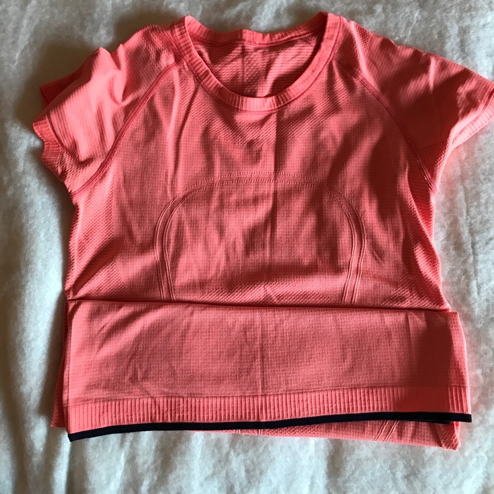 Lululemon swiftly tee size 6
