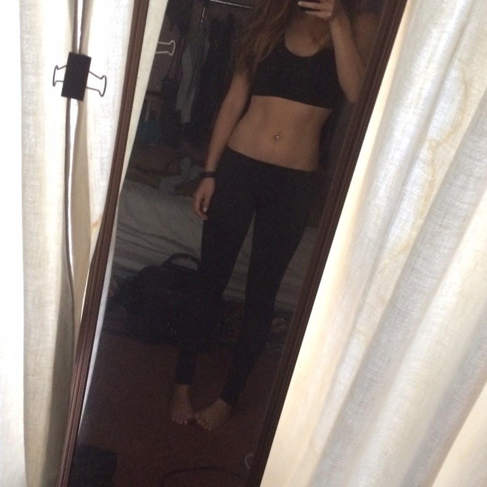 Black gym leggings with side pockets