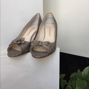 CAPARROS HEELS SIZE 9.5