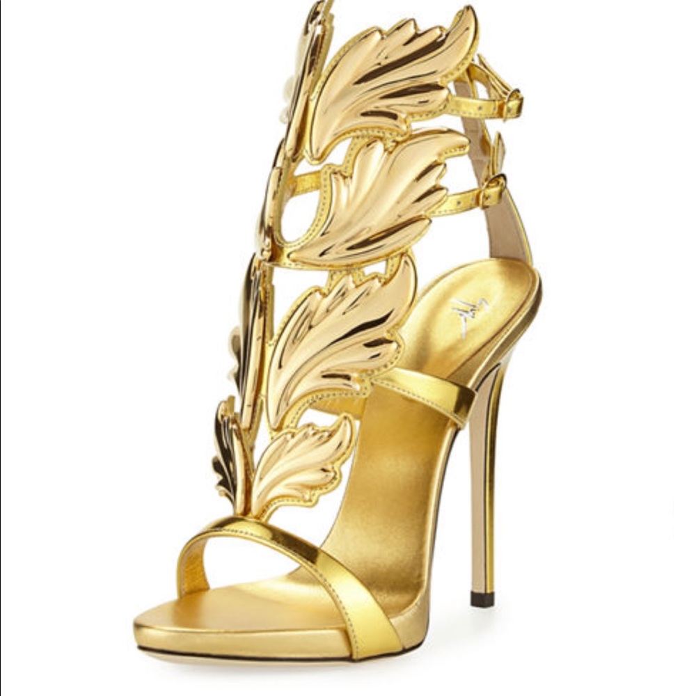 SOLD !!! Brand new Giuseppe wings reduced price