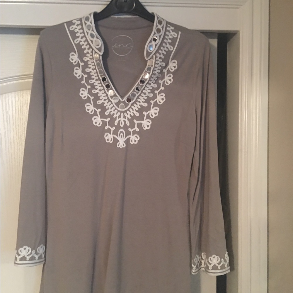 INCtop with embellished collar and bottom