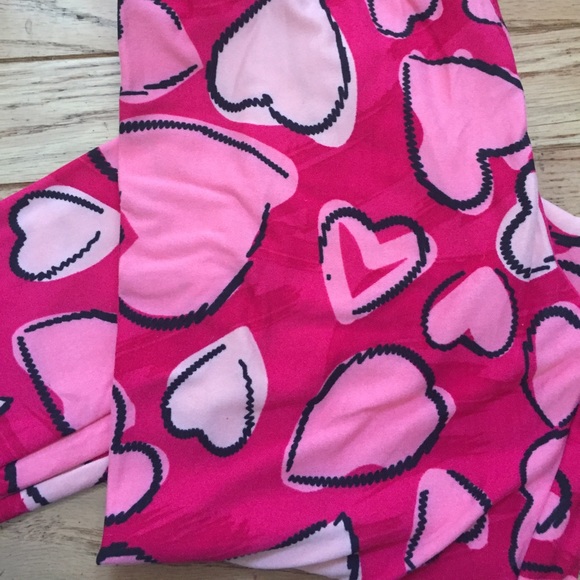 LuLaRoe Pants - NEW LuLaRoe Valentines Leggings OS