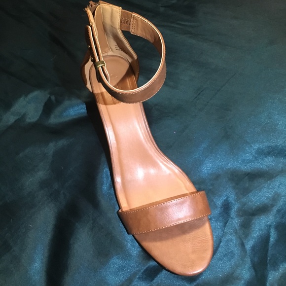 Shoes - Picture 3 of 4