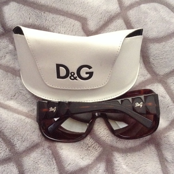Gently worn brown Dolce & Gabbana sunglasses - Picture 2 of 3