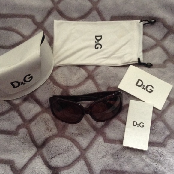 Gently worn brown Dolce & Gabbana sunglasses - Picture 3 of 3