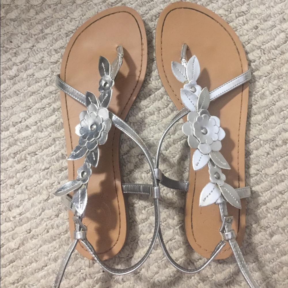 BYGuess Silver Floral Sandals
